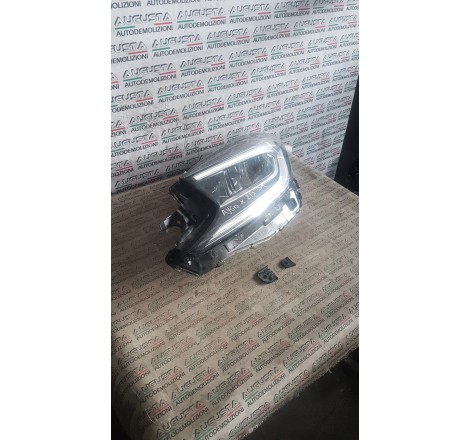 faro anteriore sinistro...