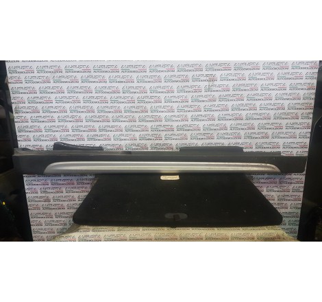 minigonna laterale destro...