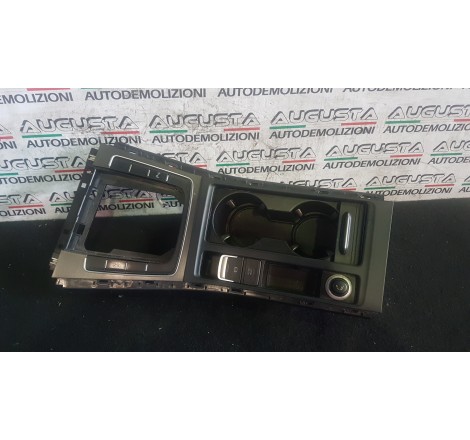 modanatura centrale golf 7...