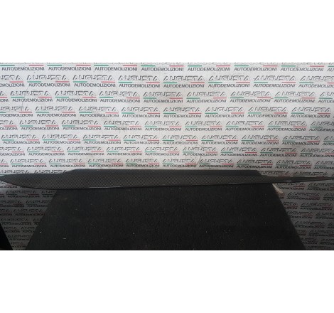 minigonna laterale destra...