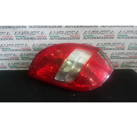 fanale posteriore sinistro...